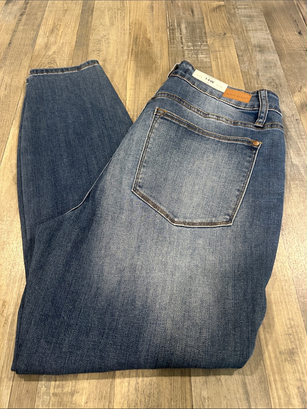 Judy Blue Straight Leg Jeans in Medium Blue Wash